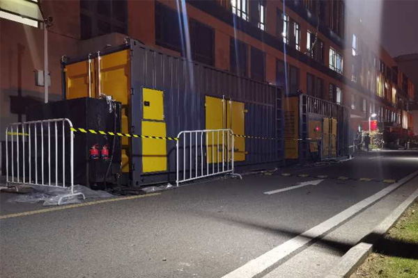 五河柴油发电机组的输出电压是如何调节的？