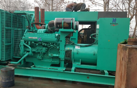 五河发电机组如何判断水冷式机油散热器内部是否需要清洗？